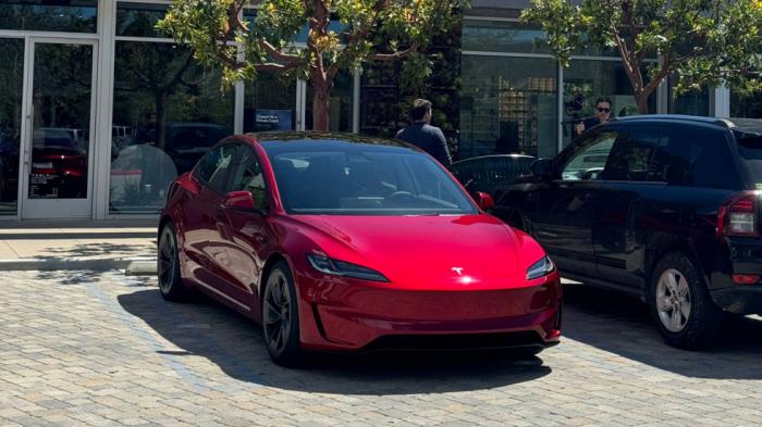 Πλησιάζει το ντεμπούτο του Tesla Model 3 Ludicrous 